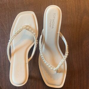 TOP Moda Pearl-Trim White Slide Sandals